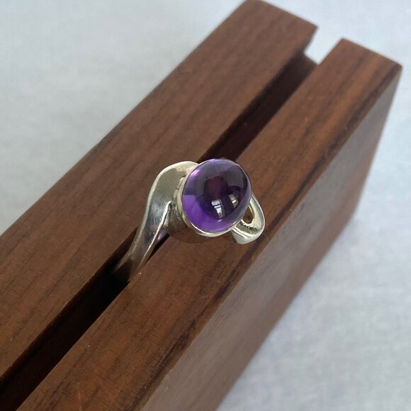 Sterling Silver 925 Oval Bezel Set Amethyst Cabochon Bypass Style Ring Sz 7.75 - Picture 12 of 16